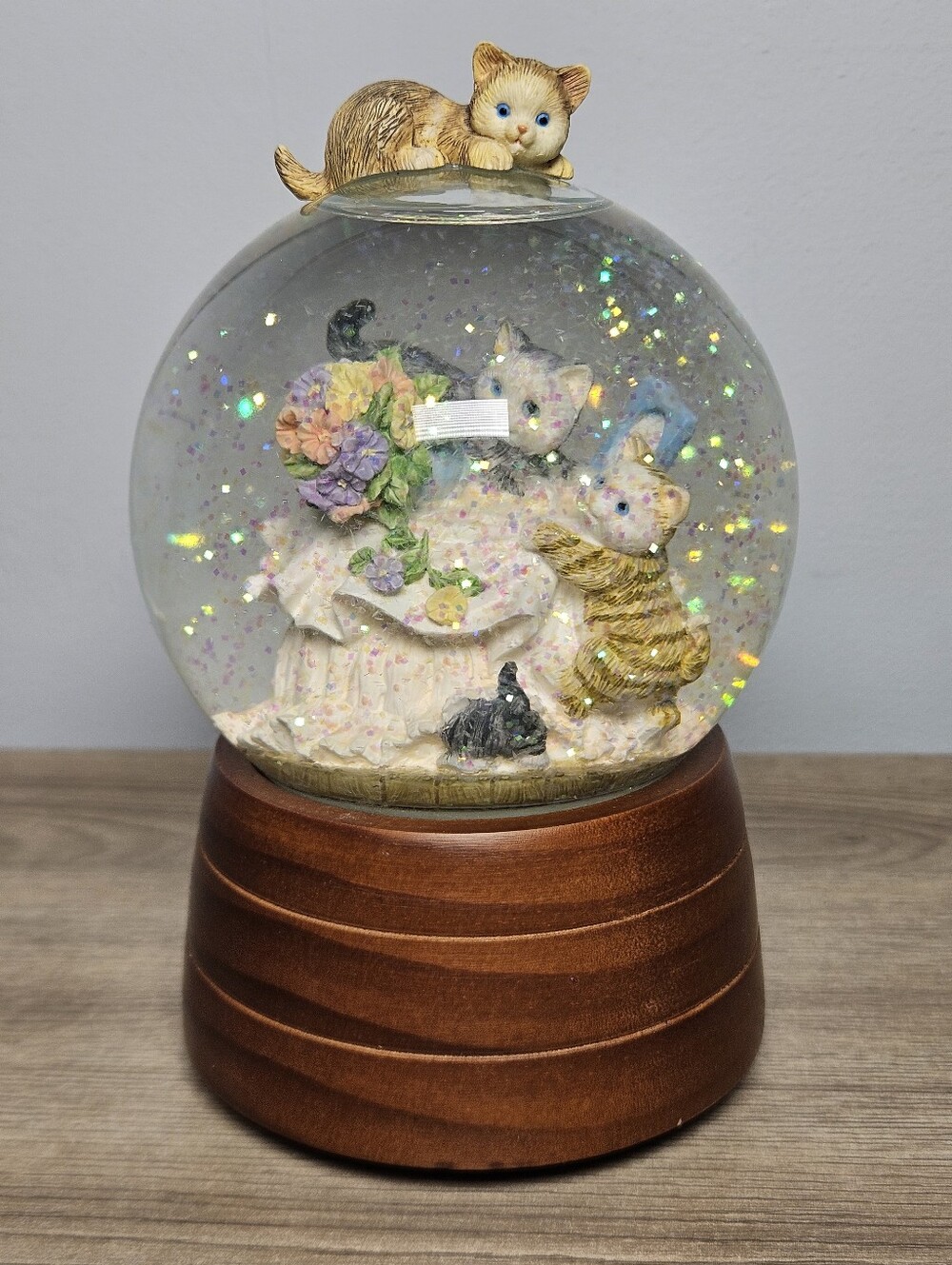 1994 San Francisco Music Box Company Cat Snow Globe Glitter Kittens 6 Inch